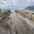 Maiori, bici lanciata oltre le ringhiere giace nel fiume /foto
