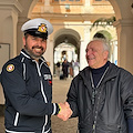 Perde il borsello con i soldi del centro anziani: ritrovato e restituito da un agente della Municipale