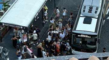 Autobus sovraffollati e viabilità in tilt in Costiera Amalfitana: l'allarme della Fit Cisl Salerno e della Cisl provinciale
