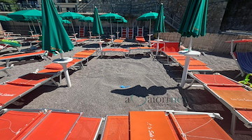 Tartaruga marina sulla spiaggia di Maiori: possibile nido al lido dell’Hotel Sole Splendid
