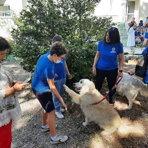 A Maiori la pet therapy arriva a scuola: grazie all'ENPA i bambini della paritaria consolidano lo spirito di aggregazione