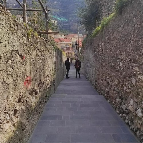 A Maiori una nuova pavimentazione per il Vicolo Sarno, nella frazione San Pietro