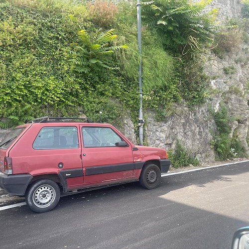 Auto in divieto di sosta lungo la SS163, traffico bloccato da Castiglione a Maiori /FOTO