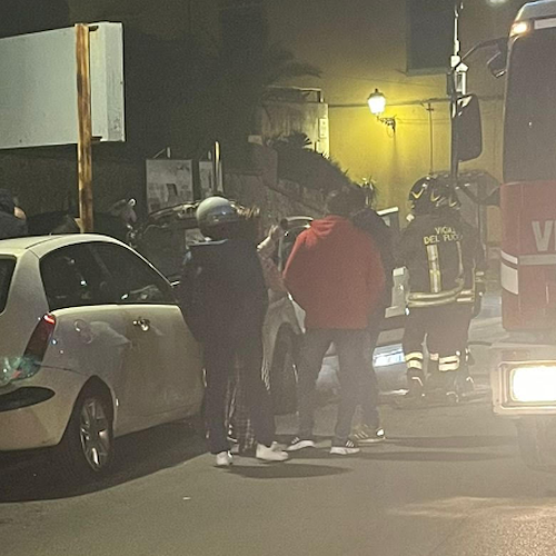 Auto in fiamme a Maiori: intervengono i vigili del fuoco 