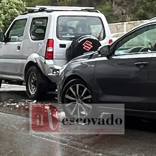 Brutto incidente a Maiori: uomo schiacciato tra due auto /FOTO