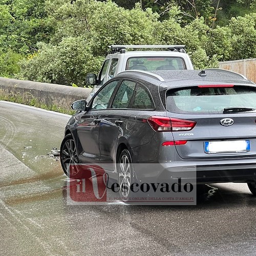 Brutto incidente a Maiori: uomo schiacciato tra due auto /FOTO