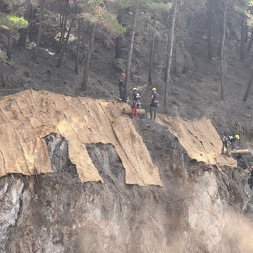 Rocciatori al lavoro a Maiori<br />&copy; Massimiliano D'Uva