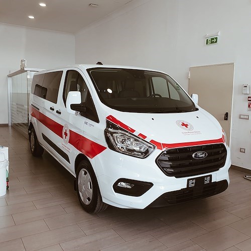 Croce Rossa, "Estate Sicura" in Costiera Amalfitana: a Positano inaugurazione del nuovo mezzo per il trasporto disabili