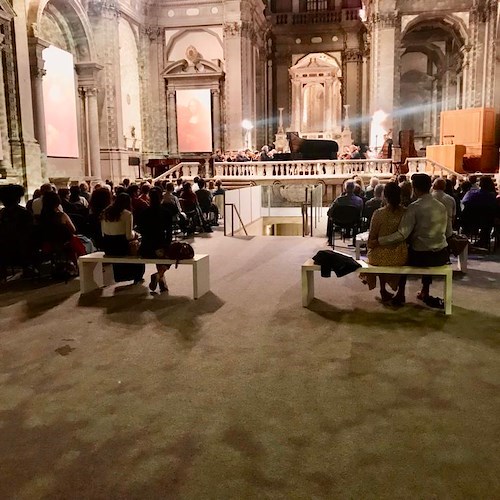 Da Maiori Michela Ruggiero incanta l’Auditorium di Santo Stefano al Ponte a Firenze con il brano “MinG(s)us”