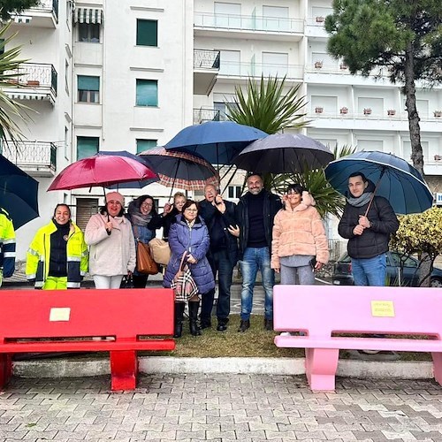 Dopo mattinata di screening mammario, a Maiori inaugurata la panchina rosa 