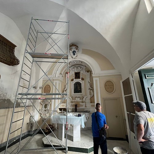 Fedeli di Maiori al lavoro per la riapertura della Chiesa di San Nicola