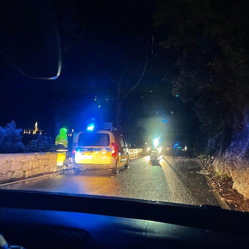 Frana ad Erchie, si allungano tempi per messa in sicurezza: strada chiusa almeno fino a lunedì