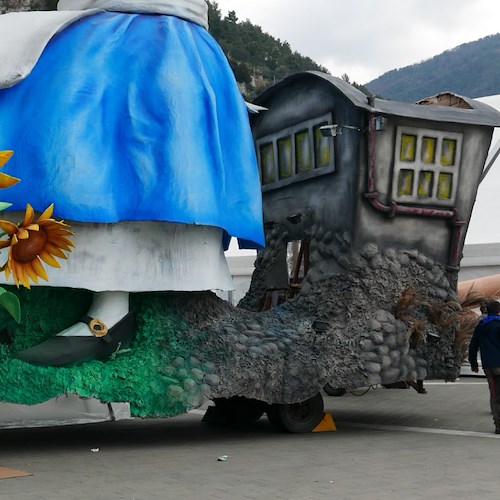 Gran Carnevale Maiorese, i carri allegorici sono giunti al Porto Turistico: 19 febbraio la prima sfilata