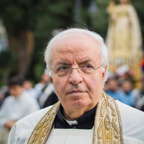  «Ho chiesto al Vescovo di condannare fuochi a Minori», il racconto indignato di Don Nicola