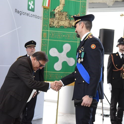 Il Comandante Vincenzo Aiello riceve a Milano encomio dal Presidente Fontana: è originario di Maiori/ FOTO