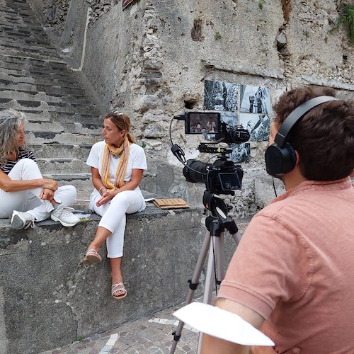 Il Maiori Festival torna con "La Grecia perduta" di Ettore Castagna e la video intervista a Flavia Amabile sui “contadini volanti”