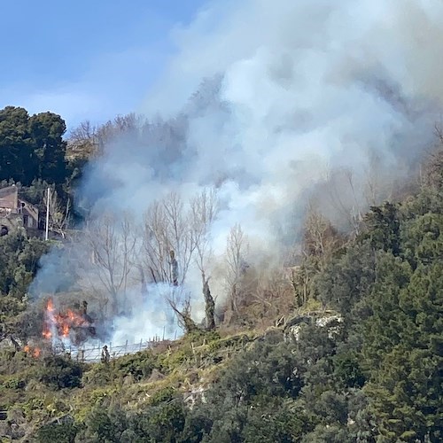 Incendio a Maiori, rogo fuori controllo o piromani in azione già a marzo?