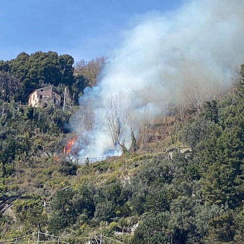 Incendio a Maiori, rogo fuori controllo o piromani in azione già a marzo?