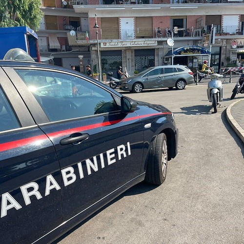 Incidente a Maiori, scontro auto moto: centauro in ospedale /FOTO