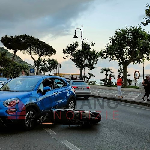 Incidente a Maiori tra un'auto e uno scooter sulla Statale /foto