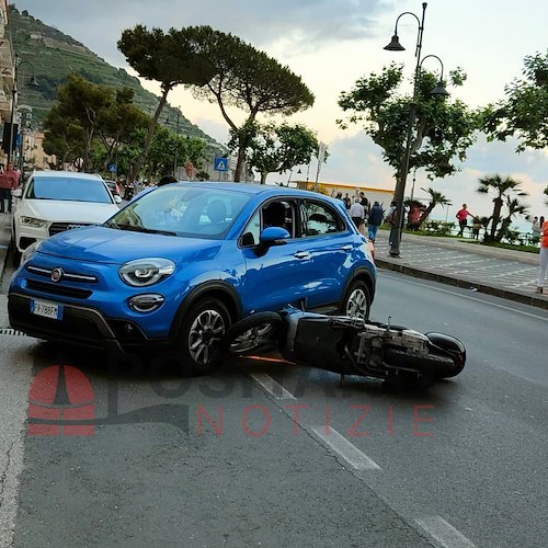 Incidente a Maiori tra un'auto e uno scooter sulla Statale /foto