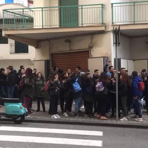 Istituto Alberghiero di Maiori: gli studenti protestano per i riscaldamenti razionalizzati