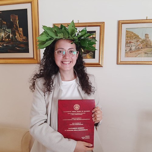 Laurea da 110 e lode in Scienze Politiche per Valentina Maresca di Maiori con una tesi sugli allevamenti intensivi