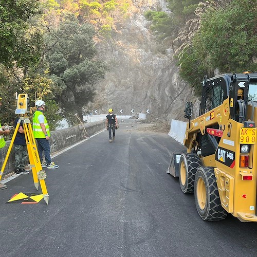 Rocciatori al lavoro a Maiori<br />&copy; Massimiliano D'Uva