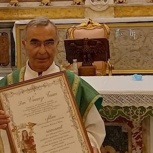 Maiori, a 82 anni Don Vincenzo Taiani consegue una laurea in Psicologia e due dottorati