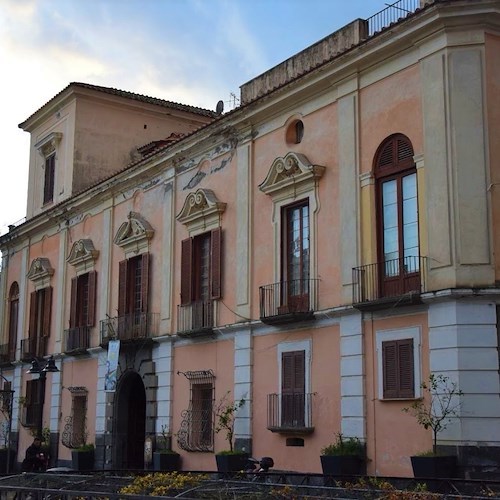 Maiori, Comune a supporto dell'ASL nella gestione del Covid. Sindaco fa appello ai cittadini: «Evitate cenoni allargati»