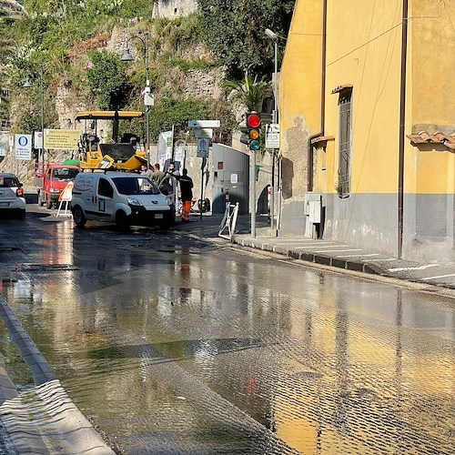 Maiori è temporaneamente senz'acqua per un guasto improvviso a condotta idrica /FOTO