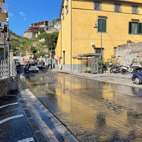 Maiori è temporaneamente senz'acqua per un guasto improvviso a condotta idrica /FOTO