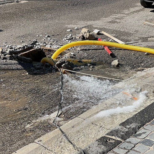 Maiori è temporaneamente senz'acqua per un guasto improvviso a condotta idrica /FOTO