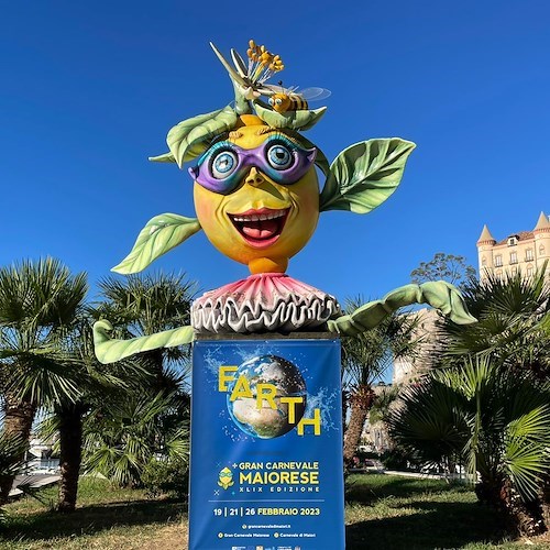 Maiori, ecco la prima installazione di arredo urbano realizzata dai maestri del Carnevale 
