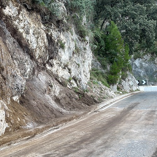 Maiori, frana sulla Statale Amalfitana: Anas ripristina viabilità in tempi record /foto