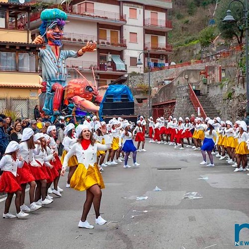 Maiori, gli “Ads” si aggiudicano il Carnevale con “L'isola che non c'è”. Malcontento per non aver rinviato votazioni