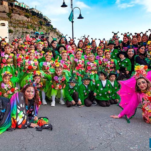 Maiori, gli “Ads” si aggiudicano il Carnevale con “L'isola che non c'è”. Malcontento per non aver rinviato votazioni