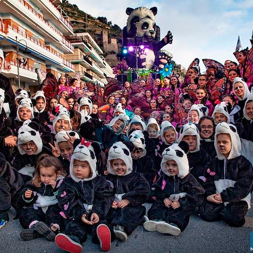 Maiori, gli “Ads” si aggiudicano il Carnevale con “L'isola che non c'è”. Malcontento per non aver rinviato votazioni