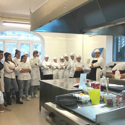 Maiori, gli studenti dell'Istituto Alberghiero "Comite" metteranno le mani in pasta col progetto “Mondo Pizza”