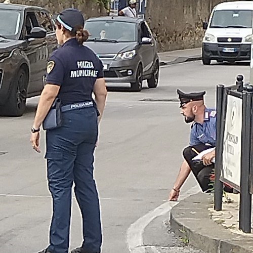 Maiori, incidente sulla Statale tra un’auto e uno scooter: giovane al pronto soccorso