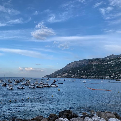 Maiori: installazione barriera antinquinamento e boe in vista dell'estate, domande entro il 27 maggio