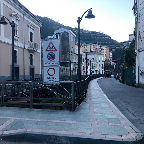 Maiori, intervento di livellatura tombini: chiusura al transito della SP2. Forse da lunedì si asfalta