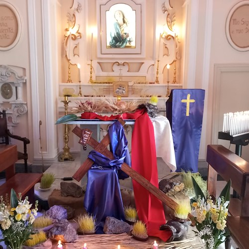 Maiori, l'allestimento dell'Altare della Reposizione nella Cappella di San Nicola