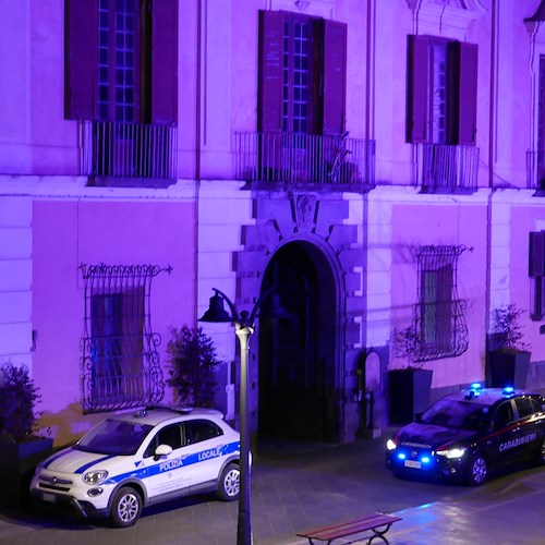 Maiori. Palazzo Mezzacapo si illumina di rosa in occasione della festa della donna /Foto