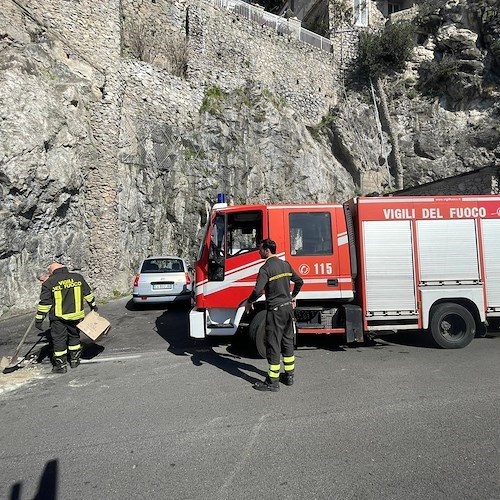 Maiori: perde il controllo dell'auto e si ribalta lungo la S.S. 163