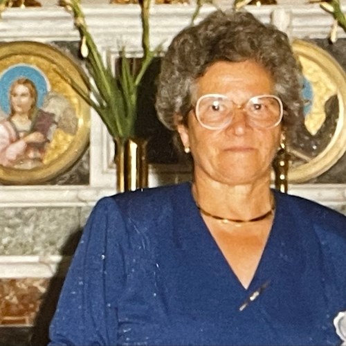 Maiori porge l'ultimo saluto a Maria Savastano, aveva 93 anni