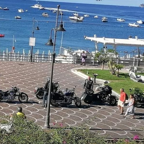 Maiori: "raduno" di Harley Davidson sul lungomare, intervengono i vigili