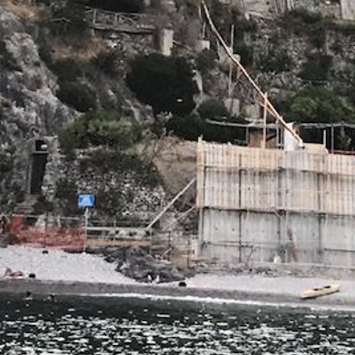 Maiori, sospesi lavori muro in calcestruzzo armato su spiaggetta Erchie /L’ORDINANZA DELL’UFFICIO TECNICO