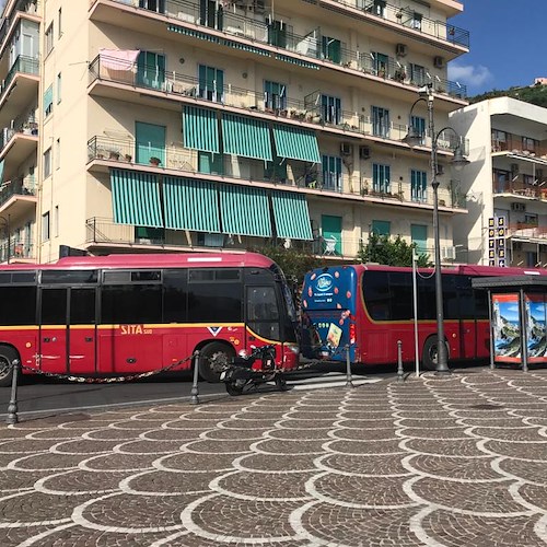Maiori, sulla Statale 163 nel centro urbano i bus possono circolare in entrambi i sensi: la delibera di Giunta