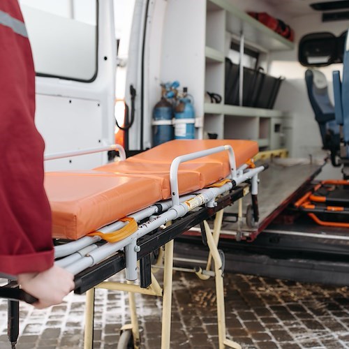 Maiori, uomo colto da malore improvviso: l'ambulanza della postazione 118 più vicina era fuori servizio